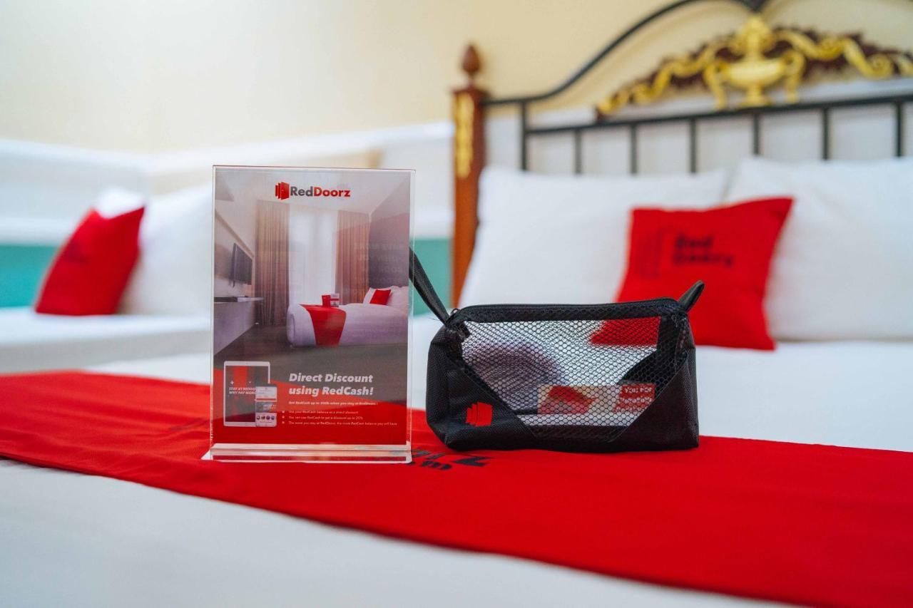 Reddoorz @ Fields Avenue Angeles City エクステリア 写真